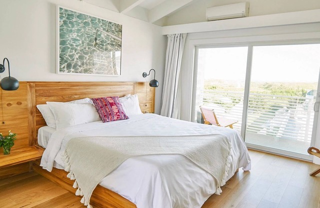 Few Steps Away from the Beach! With Outdoor Swimming Pool, Free Parking!