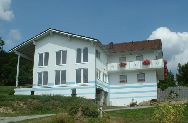 FeWo (80qm) mit großem Balkon, Brötchenservice und riesigem Garten