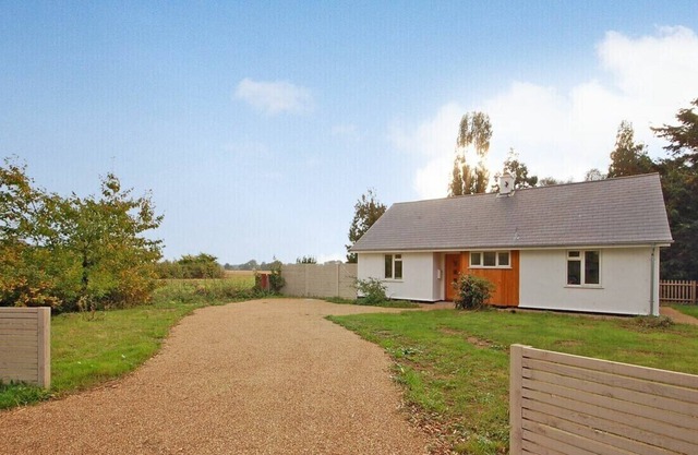 FIELD EDGE, TUNSTALL, pet friendly, with open fire in Snape, Suffolk