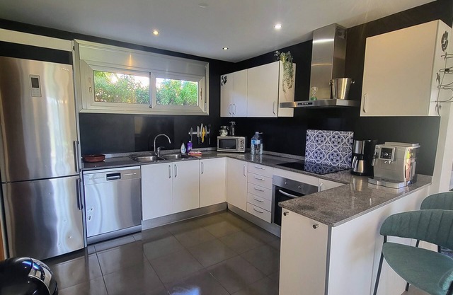 Finca Bougainville, in quiet surroundings with pool, air conditioning, BBQ