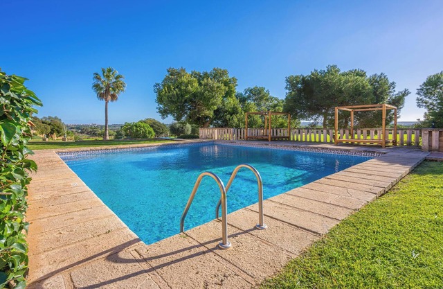 Finca Es Turo de ses Illes with Pool, Wi-Fi, Terraces & Garden