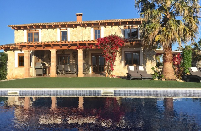 Finca Lorenzo, stylish, large pool 4,5x14m, 5min to the beach, Wifi, air conditioning