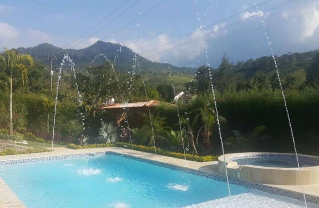 Finca with pool, jacuzzi, gardens and 4 spacious rooms