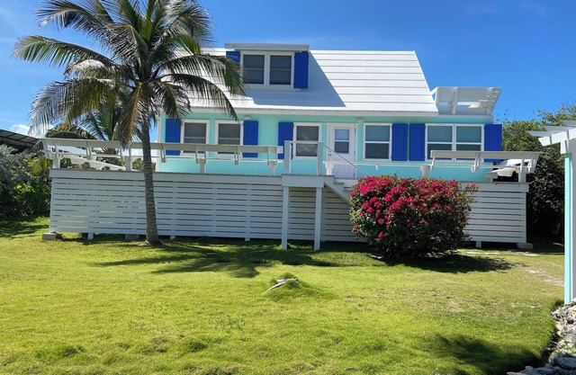 Finders Keepers - Centrally Located Bahamian Cottage Steps From The Beach
