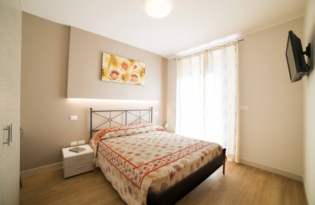 Finely furnished apartment a stone's throw from the sea with swimming pool, gym, WiFi