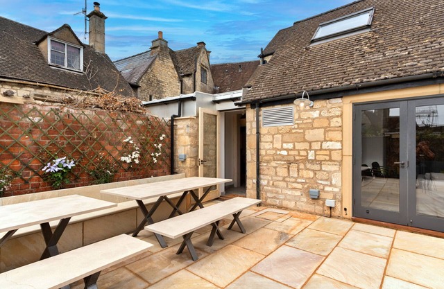 Finest Retreats | The Half-ARC of Painswick