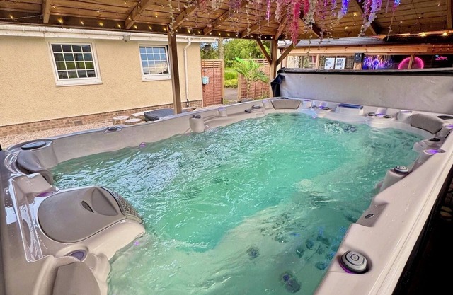 FINN VILLAGE Mountain View Cottage Garden & XXL HOT TUB