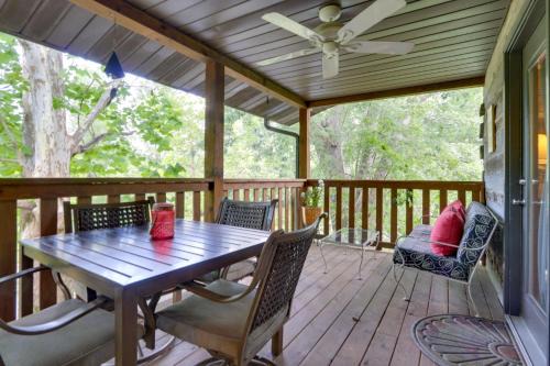Fire Pit and Deck! Cozy Smoky Mtn Retreat on River