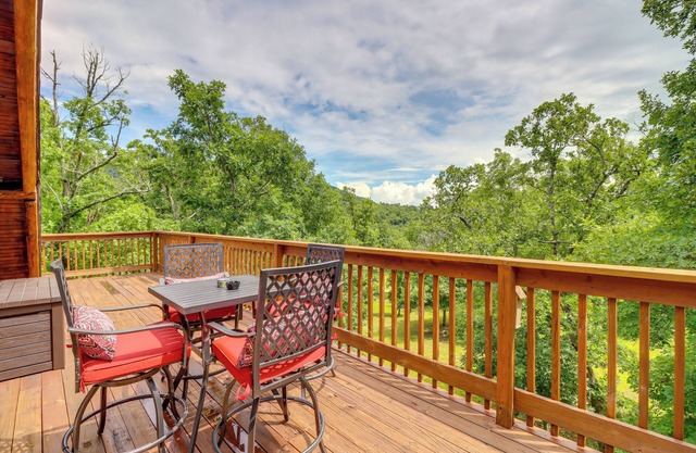 Fire Pit, Game Room & Mtn Views: Cabin in Harrison