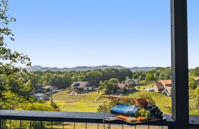 Fire Pit, Hot Tub, Game Room, Views!