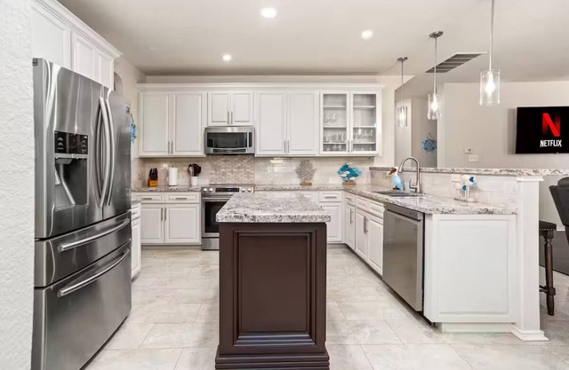 Fireplace, Recliners, Large Rooms, Sleeps 12