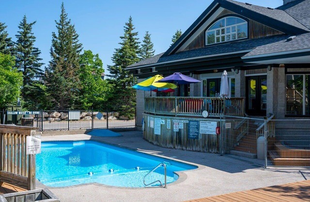 Fireside Retreat - Outdoor Pool/Shuttle to Blue