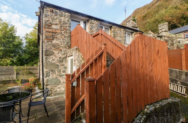 FIRST FLOOR APARTMENT, family friendly in Tremadog