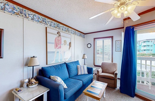 First-Floor Condo with Balcony, WiFi & Shared Pools, Hot Tub, Tennis, Putt-Putt