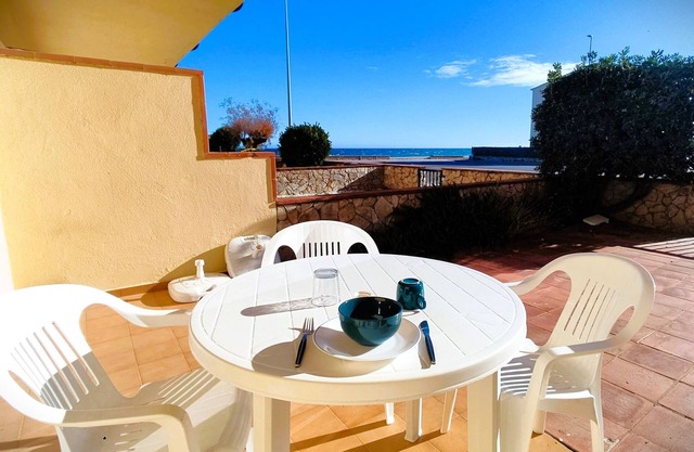 First line beach apartment with garden - Pals beach (DU 2H 306.1)