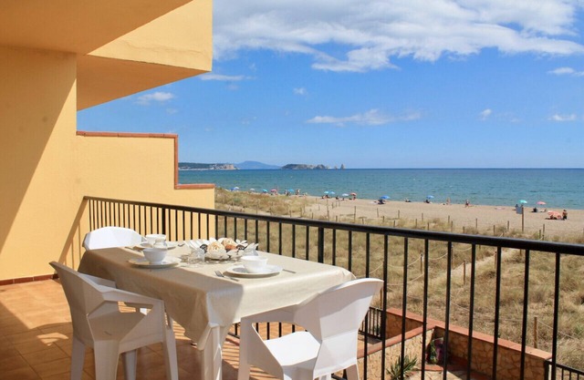 First line beach apartment with front sea vue - Pals beach (DU 3H 317)