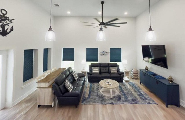 Fish Stories 5 Bed 3 Bath With Pool and Playscape
