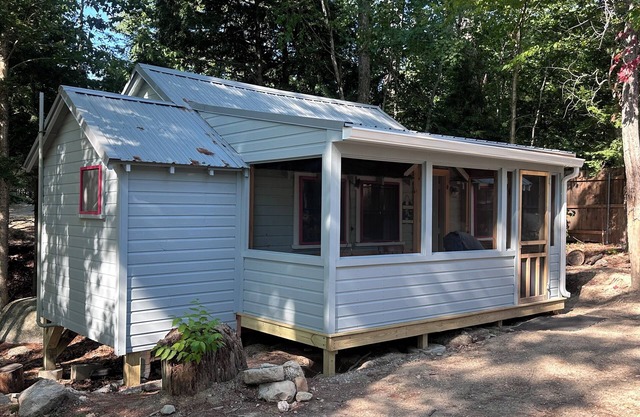 Fish Tale Cabin at Toddy Pond - water fun, close coastal towns/parks and more!