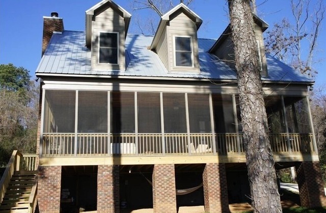 Fisherman's Dream. 2011 Cabin on Lake Guntersville