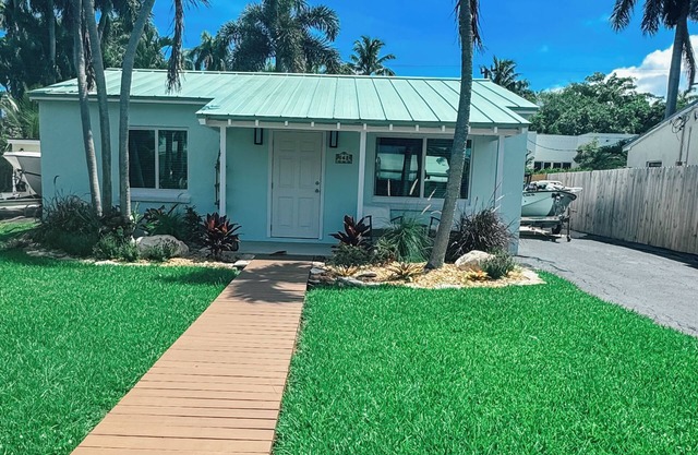 Fishing and Sandbar escape near Boynton Beach boat ramp and inlet!