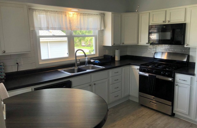 Fitted for the business traveler, a 2-bedroom apartment in Lebanon with WiFi, AC