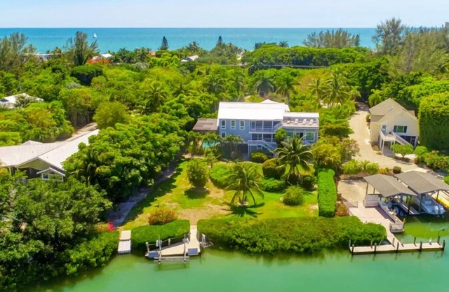 Five bedroom Channel Front Estate home on Captiva! Perfect for Family & Friends