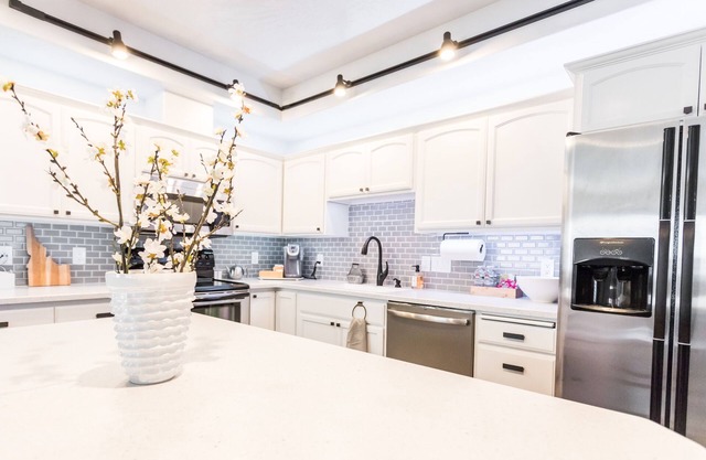 Five Star Condo-Located in the heart of DT, steps 2 Resort, Marina, McEuen Park