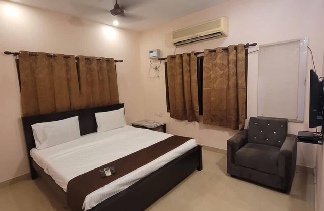 Five stones By Earth Hotel Vadapalani