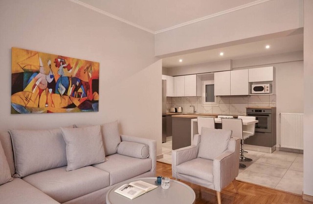 Fix · Fix 2bd apartment with Parthenon view