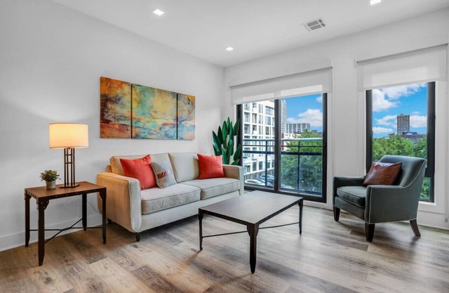 Flamboyant 1BR Near EWR w/Gym
