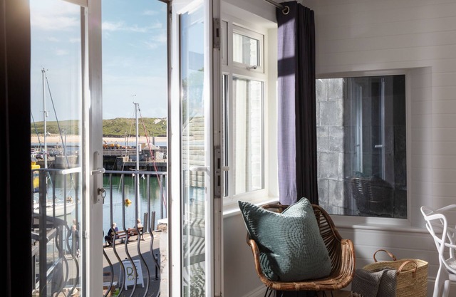 Flat 1 Strand House - Padstow - an apartment that sleeps 3 guests in 1 bedroom