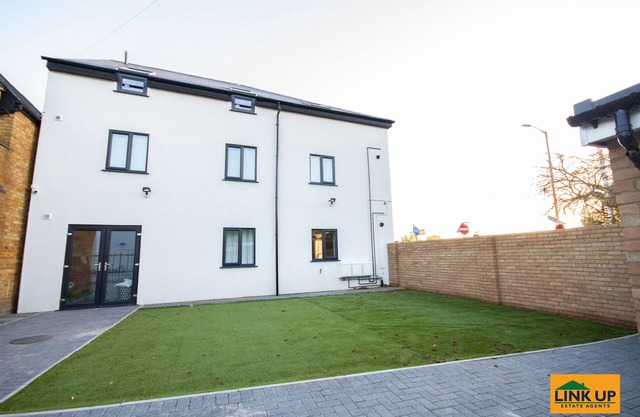 Flat 6, Holden Court