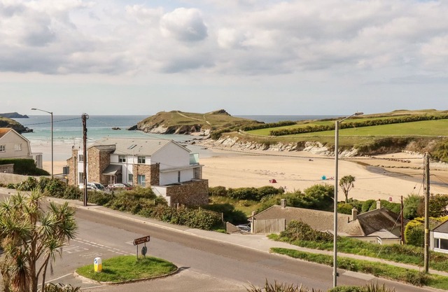 FLAT 8, family friendly, character holiday cottage in Newquay