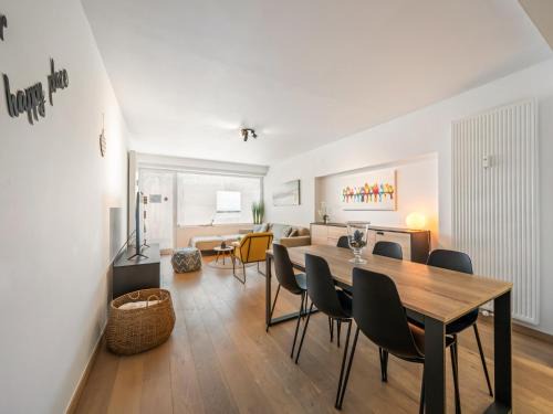 Flat by the Seaside with Stunning Ocean Views, cleaning included