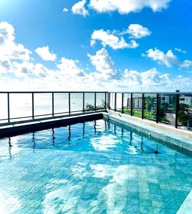 Flat de luxo em frente ao mar