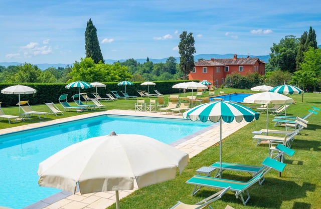 Flat in Reggello with terrace, Wi-Fi, A/C, 2 pools,stunning quiet location, sl 7