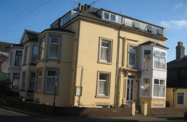 Flat - Sleeps 2 & Parking Available