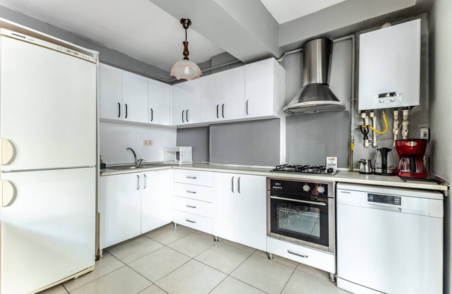 Flat with Backyard 6 min to Bostanci Show Center