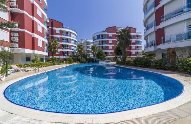 Flat with Pool, Balcony 7 min to Konyaalti Beach