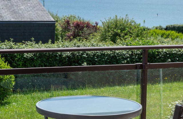 Flat with sea view; Porzic beach