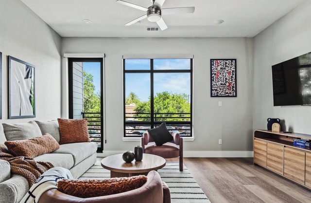 Flawless New Modern Magnolia Townhome 2 bedrooms