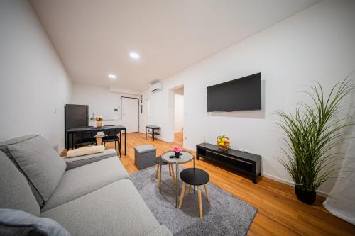 Flex SelfCheckIns 188 - Zagreb - 2 Bedrooms - Parking - Loggia
