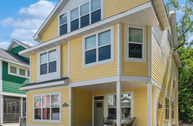 Flexible off season check in & out times!. 8 bed - 7.5 bath! 1st floor Master!