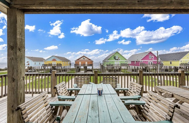 Flip Flop · Large 5bd ~ Hot Tub w Ocean View, Firepit & Gameroom