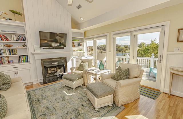 Flip Flops overlooks the signature hole of the golf course and has a beautiful view of the ocean!
