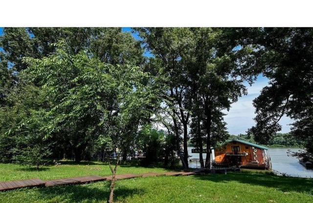 Floating House on the River, near the city - Apt 7 (Classic Triple Room)