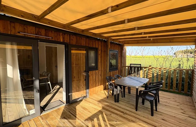Flower Camping L'Abri-Côtier * - Mobil Home Palmy Premium 24.5m2 (2ch - 4pers) + TV + LV + Terrace Covered 4 people