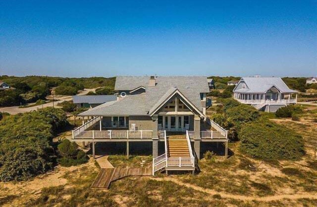 Following Seas is a Oceanfront 5BR/5BA retreat for families of all sizes!