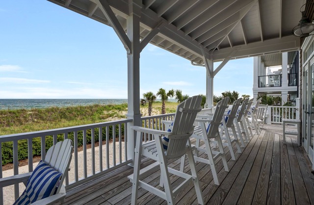 Fonvielle–Exceptional upscale and spacious oceanfront home w/gourmet kitchen
