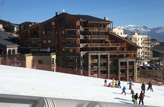 Foot of the slopes - T3 ideal family
